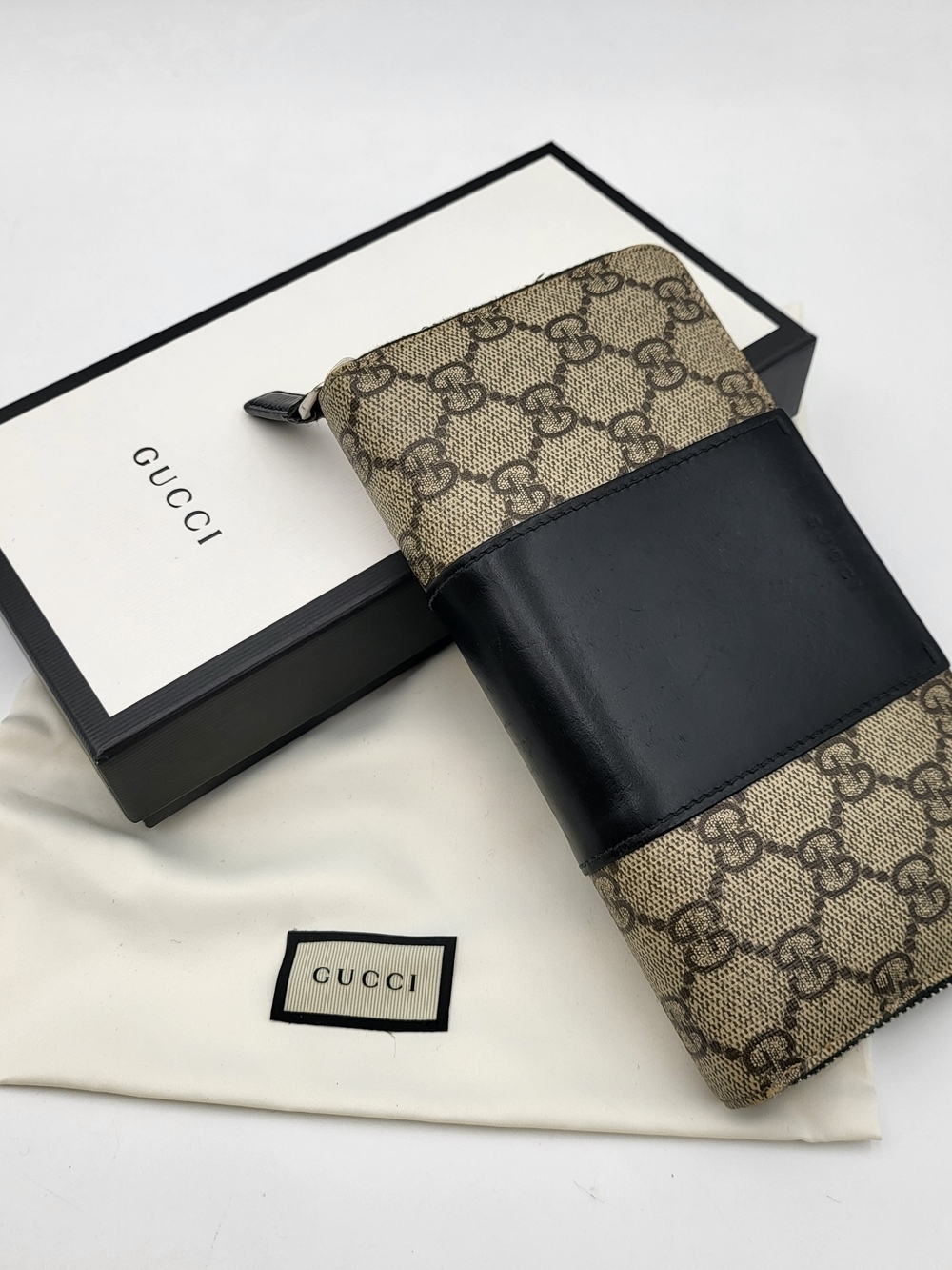 Gucci GG Supreme Coated Canvas Round Zip Long Wallet Full Set..Authentic...